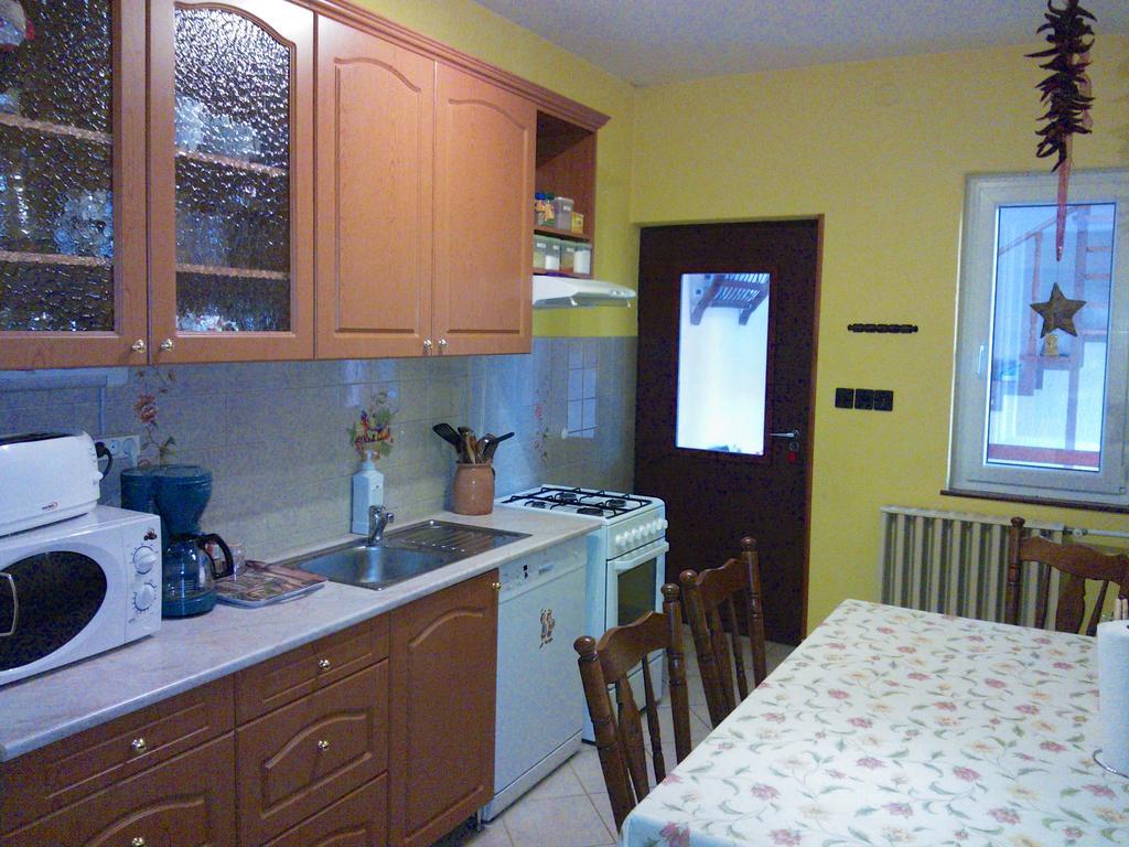 Valentin Vendeghaz Hotell Balatonlelle Rum bild