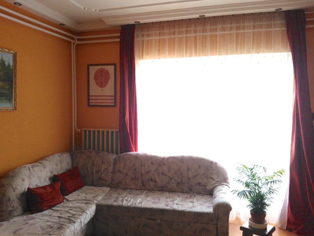 Valentin Vendeghaz Hotell Balatonlelle Rum bild