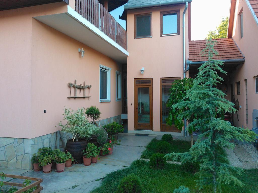 Valentin Vendeghaz Hotell Balatonlelle Exteriör bild