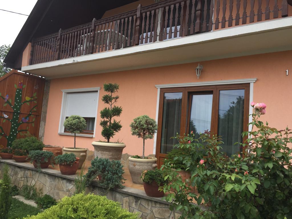Valentin Vendeghaz Hotell Balatonlelle Exteriör bild