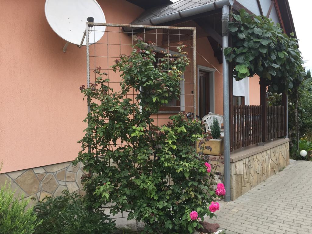 Valentin Vendeghaz Hotell Balatonlelle Exteriör bild