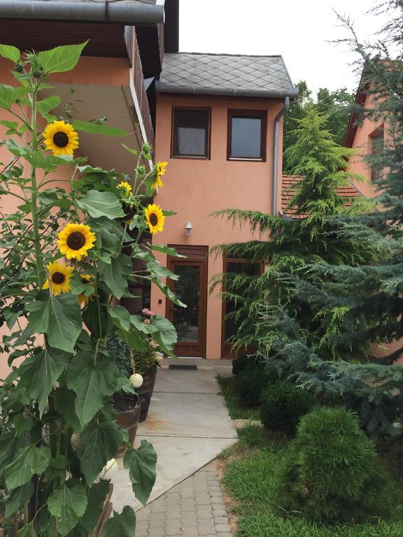 Valentin Vendeghaz Hotell Balatonlelle Exteriör bild
